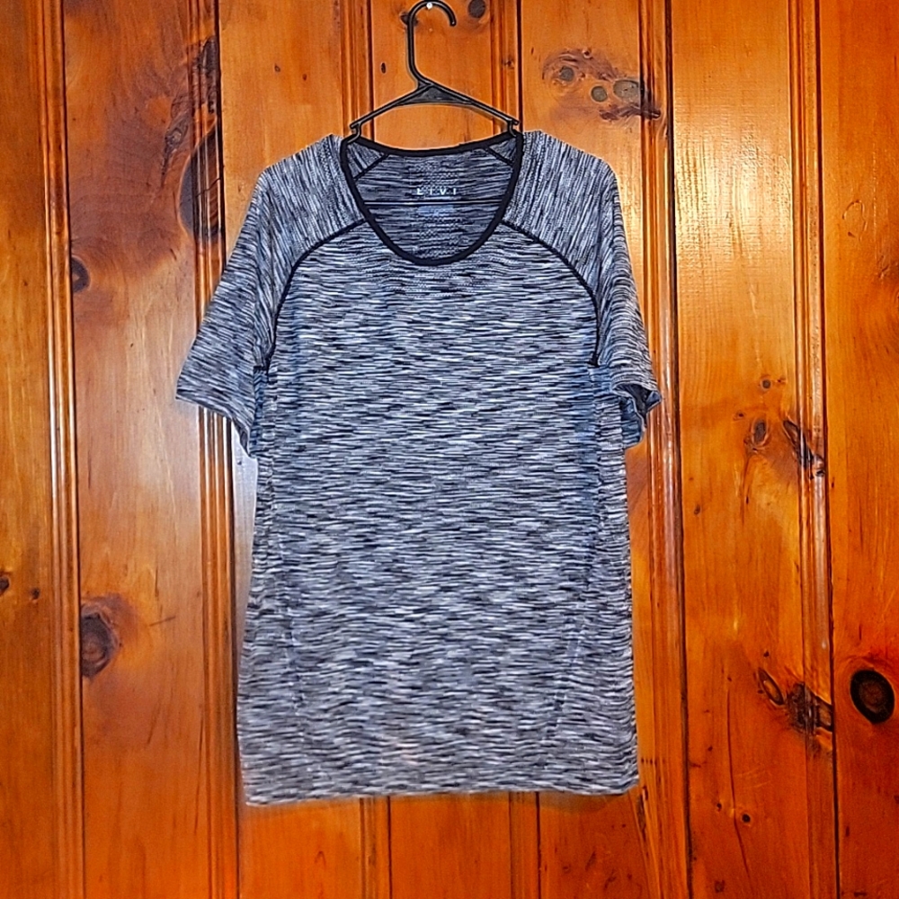 Livi active size 3x 22/24 workout top
